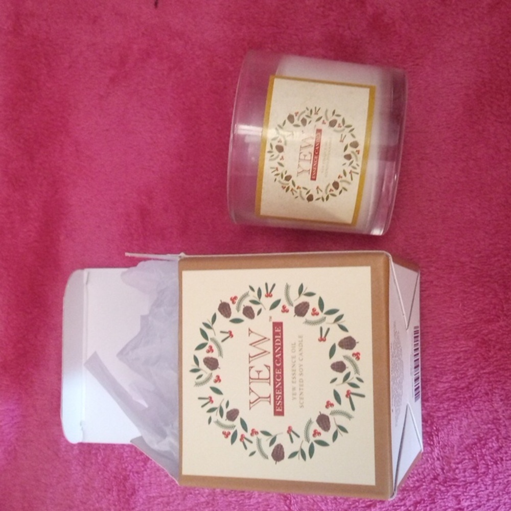 Yew essence oil scented soy candle